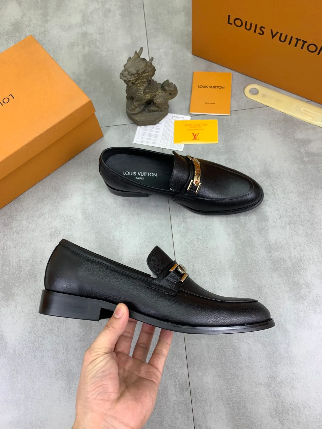 Men's Men's Shoes 💰P420 [New Style] 💰Yangli💎💎💎[Louis Vuitton] LV high-end men's formal business leather shoes, original order 1:1! Original imported calfskin, original metal buckle, imported sheepskin lining for feet, original outsole, men's shoe size: 39-45 (38.46 customized) black optional
